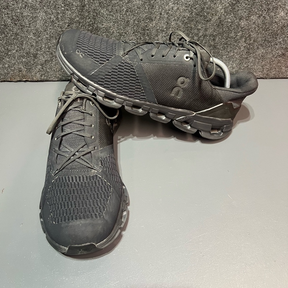 On Cloudflyer Mens All Black Athletic Running Shoe Size 10.5